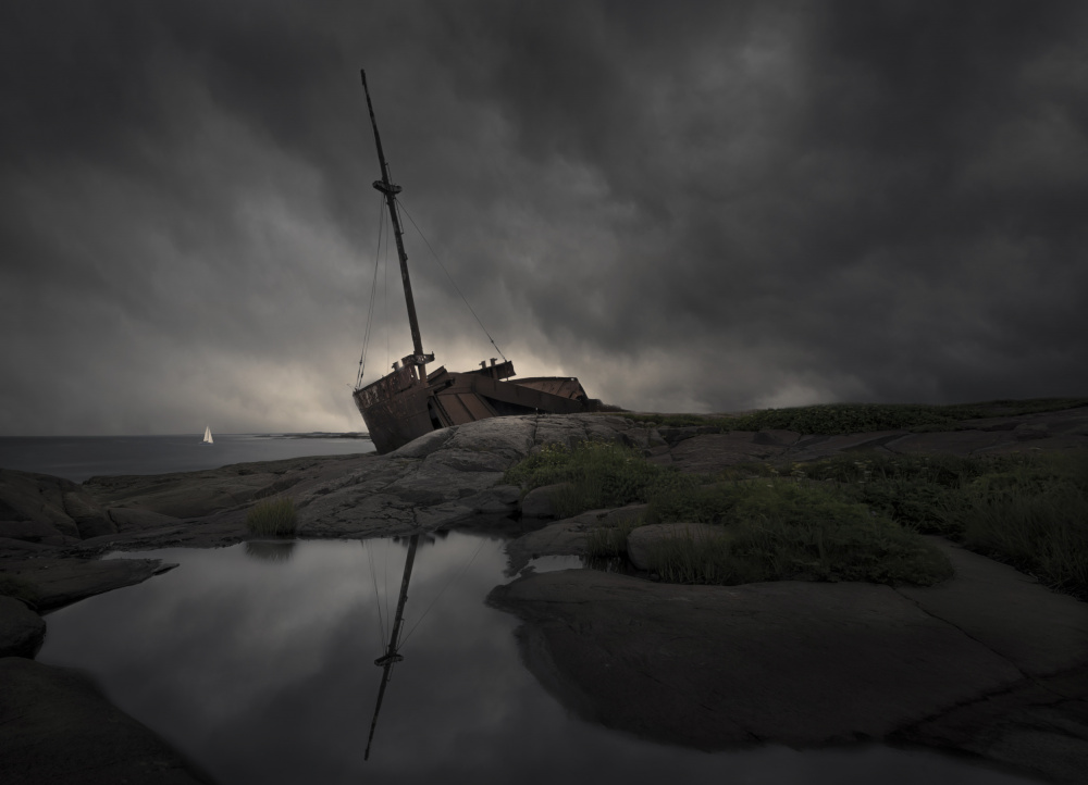 The wreck of the merchant ship Le Brion von Larry Deng