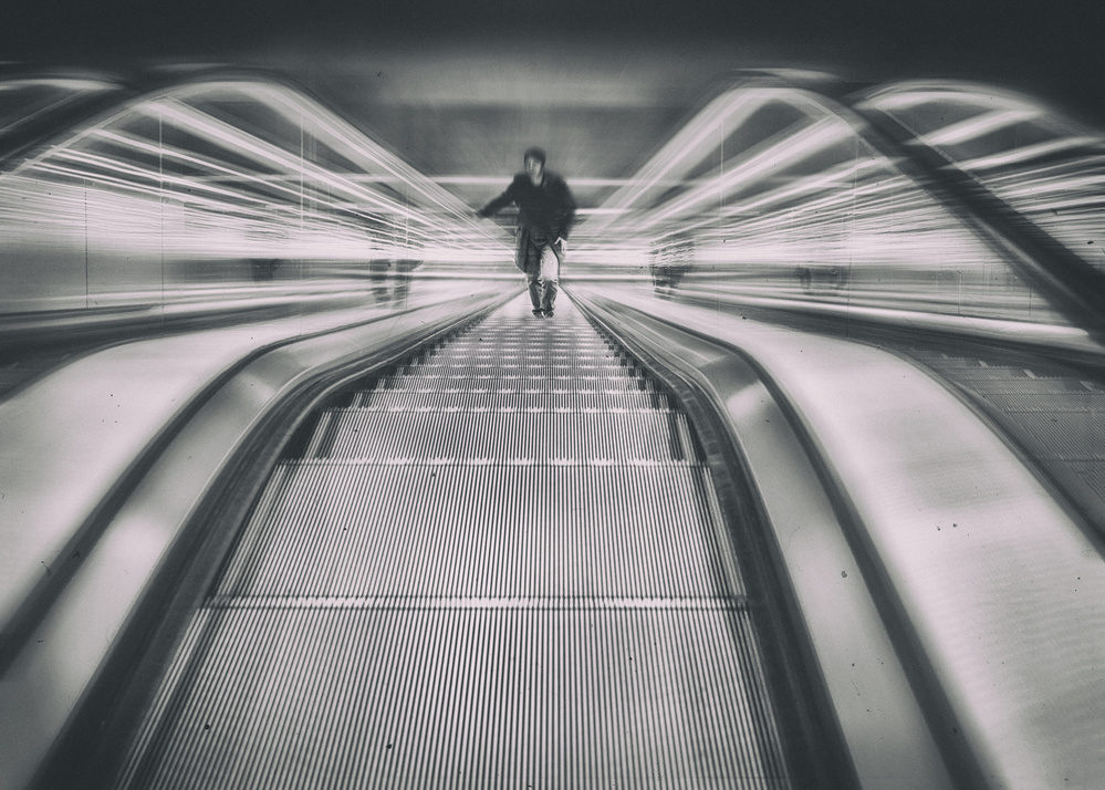 Escalator von Leah Guo