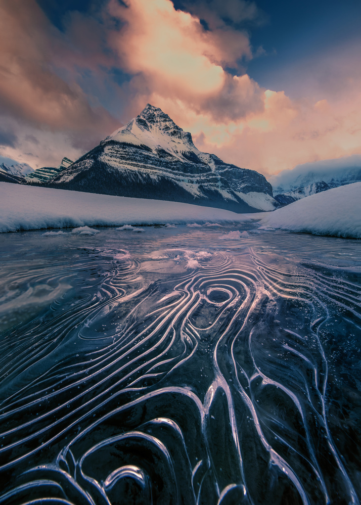 Stunning Ice Line von Leah Xu