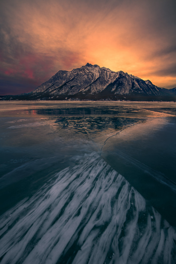 Ice Bars in Lake Abraham von Leah Xu