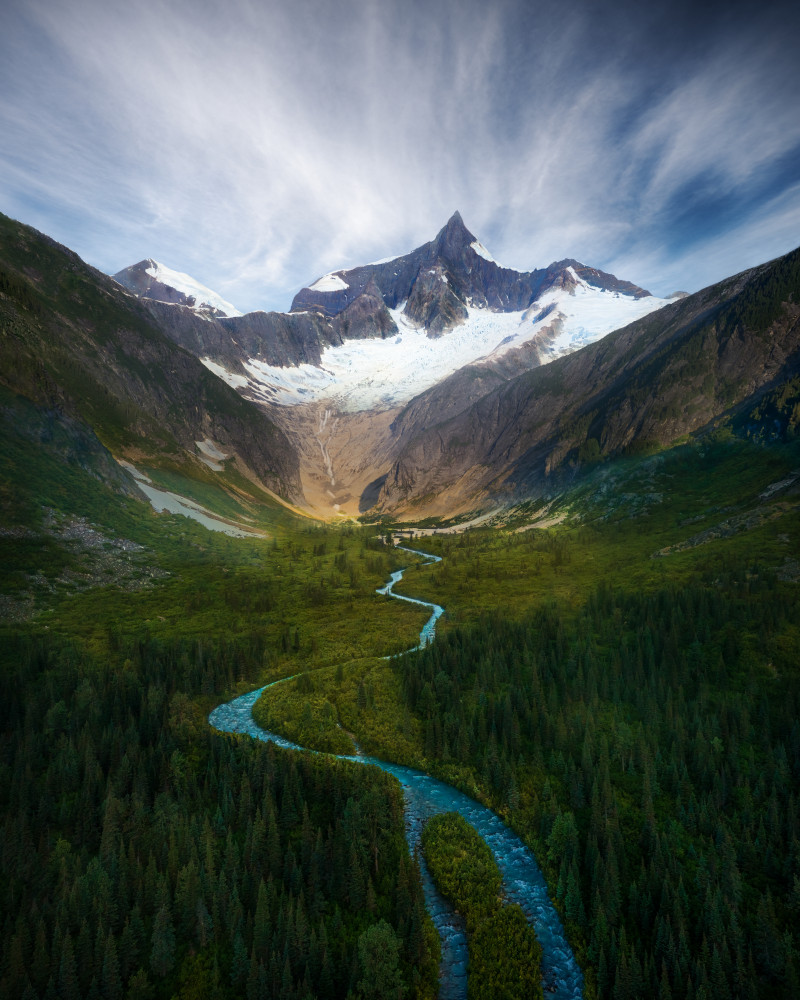 River towards glacier von Leah Xu