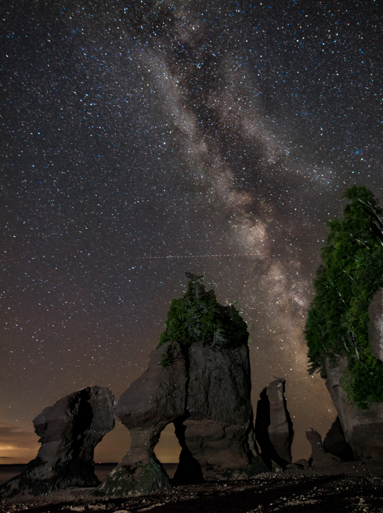 Milky way over hopewell rocks von Lei Yang