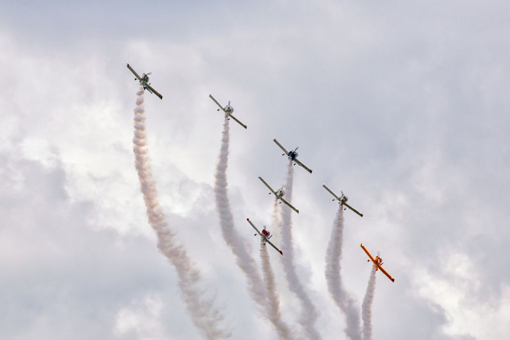 Friends flying. von Leif Løndal