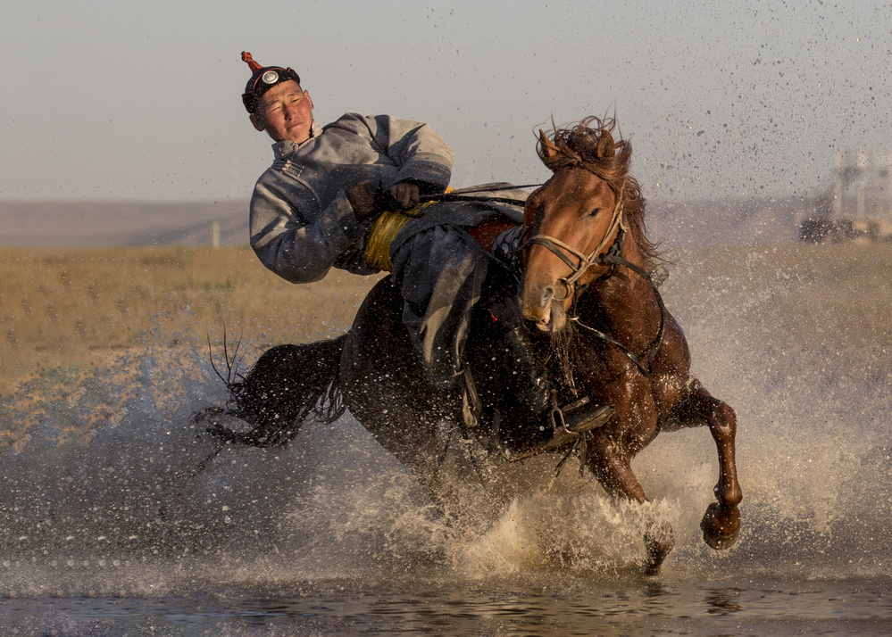 Water Crossing von Libby Zhang