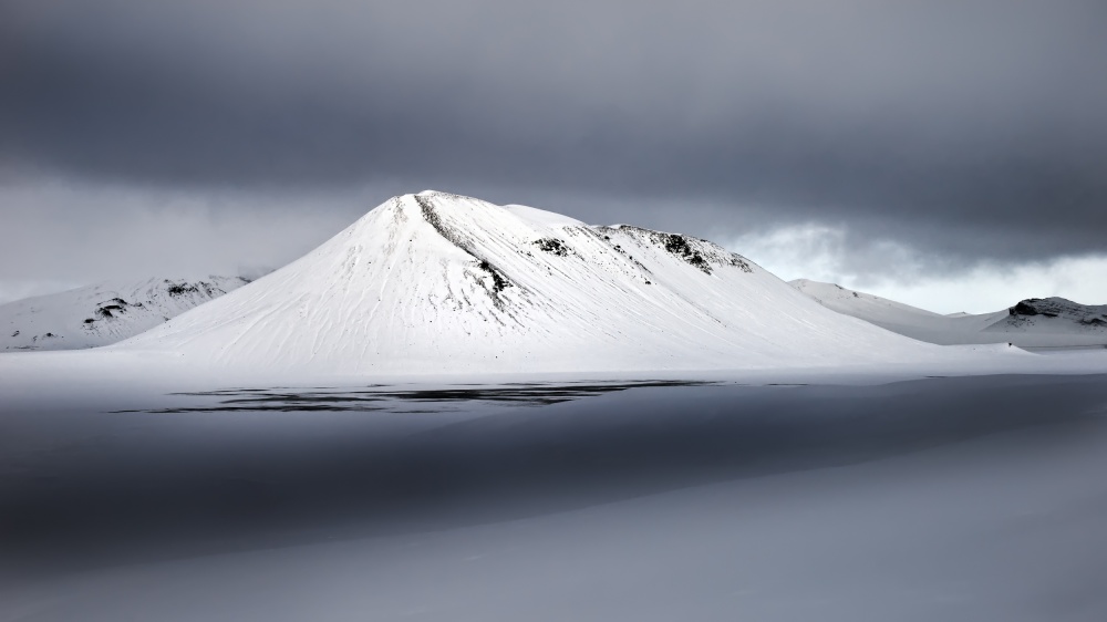 The White Mountain von Liloni Luca