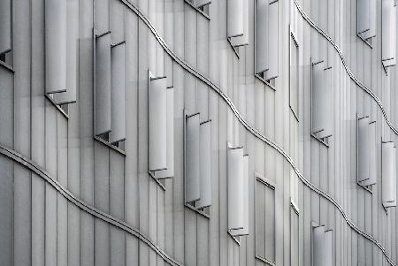 Facade waves