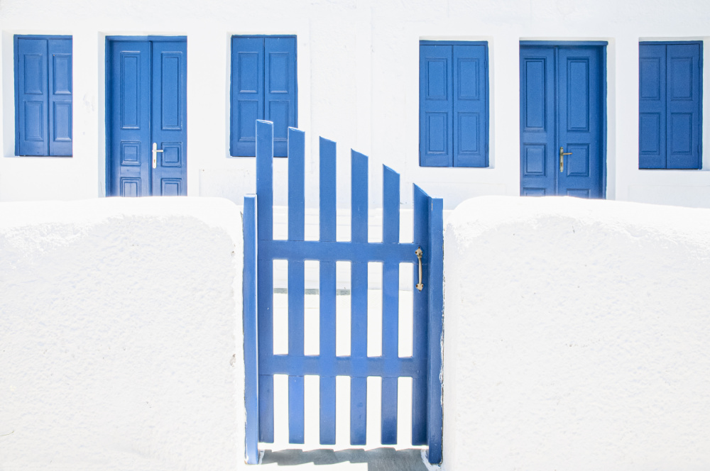 whitewash and blue paint von Linda Wride