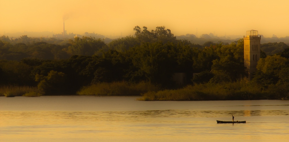 Fishing at sunset von Lisandro Trarbach