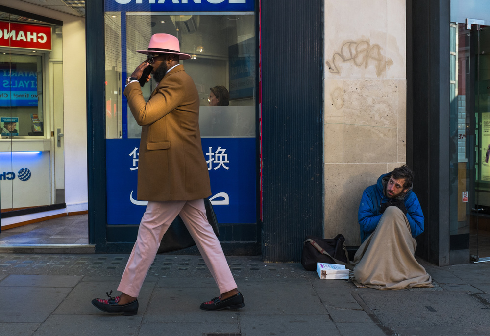 The man in pink von Lorenzo Grifantini