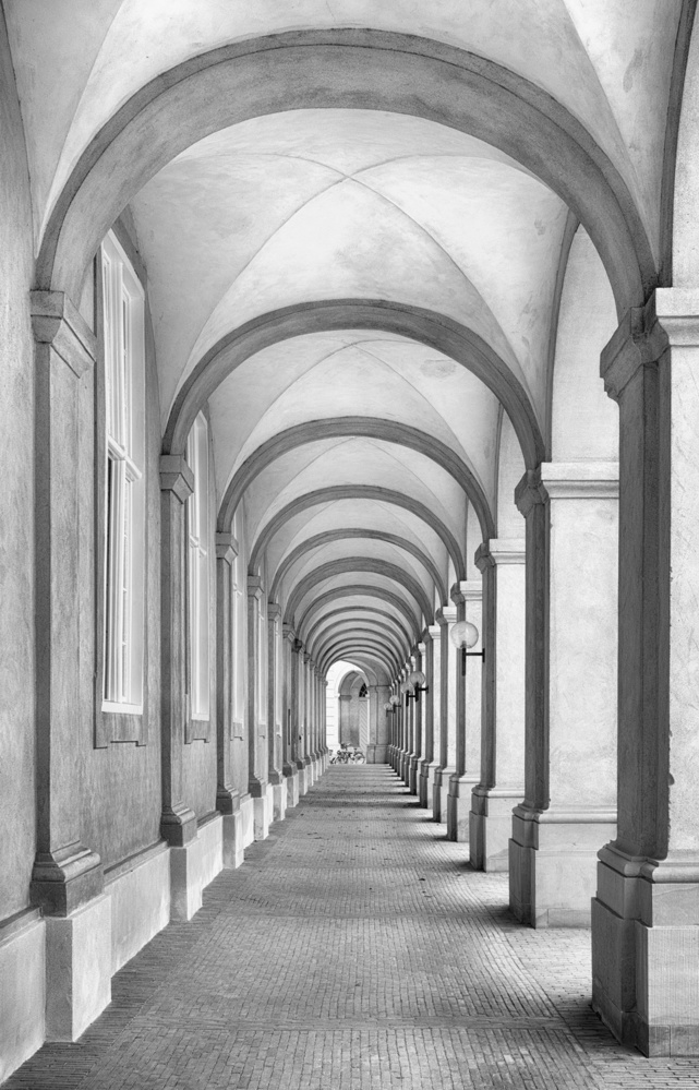 Colonnade von Lotte Grønkjær