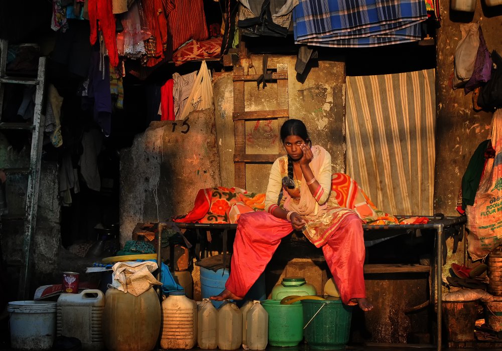 Waking up in the streets of Mumbai von Lou Urlings