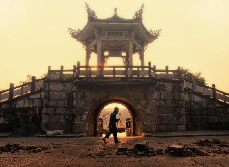 A foggy sunrise in Yangshuo