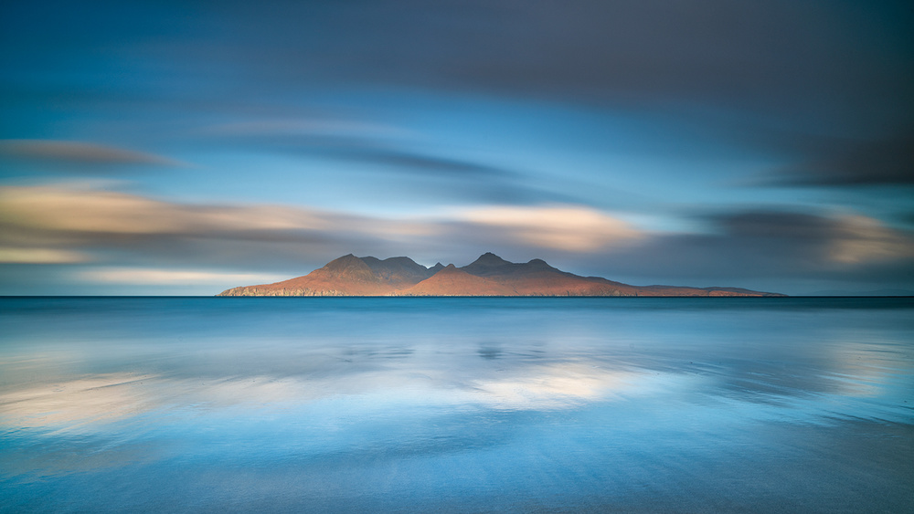 An epic sunrise in Eigg von Luigi Ruoppolo