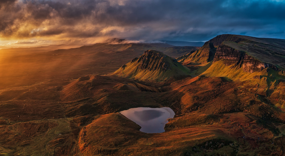 Over the Quiraing at sunrise von Luigi Ruoppolo