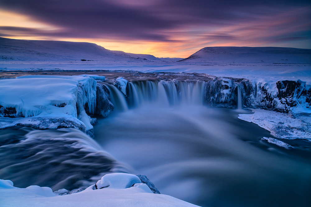 Wintry waterfall von Luigi Ruoppolo