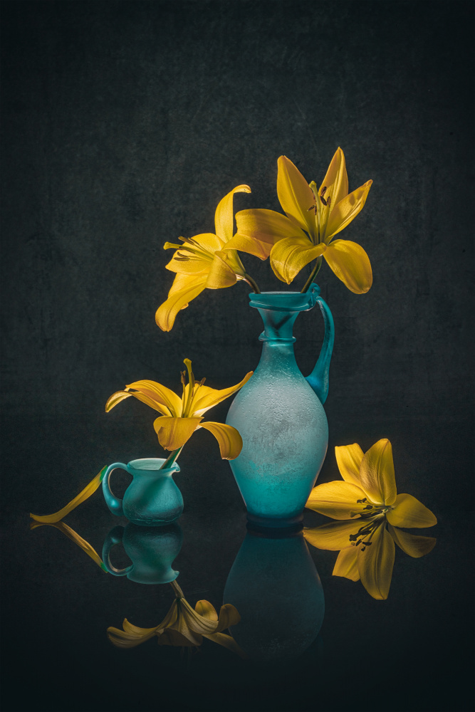 Blooming Yellow Lilies von Lydia Jacobs