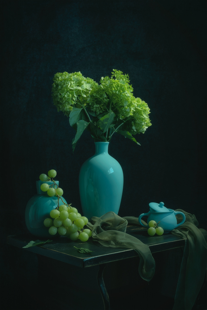 Green hydrangea and grape von Lydia Jacobs