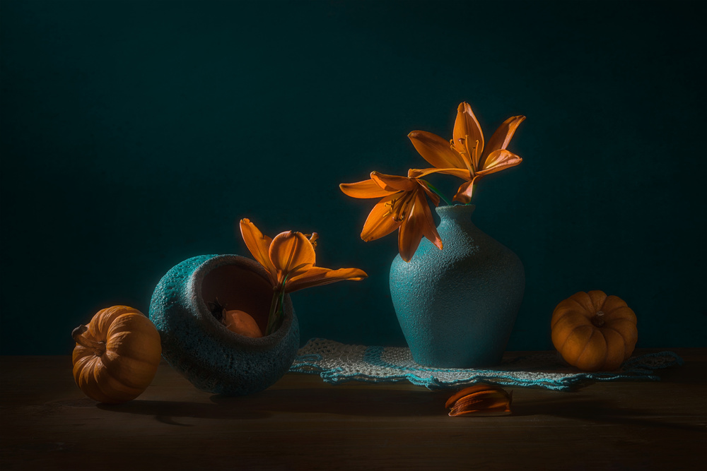 Orange Lily and Squash von Lydia Jacobs