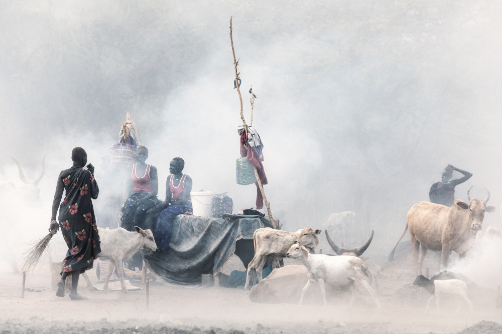 Mundari Camp Life von Lynn Fraser