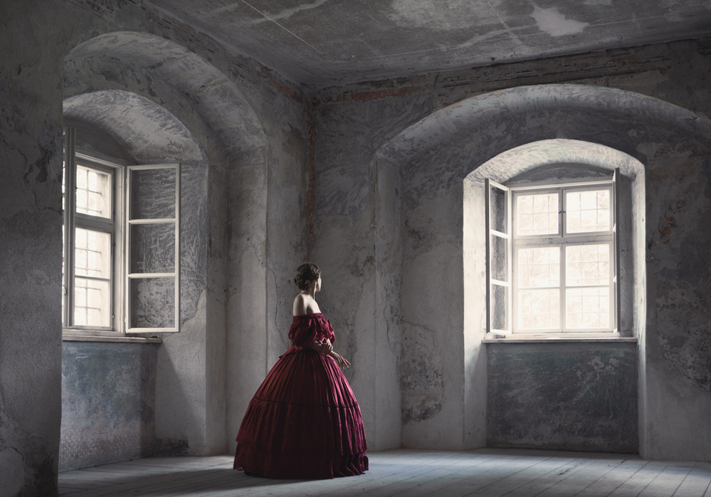 Red Gown von Magdalena Russocka