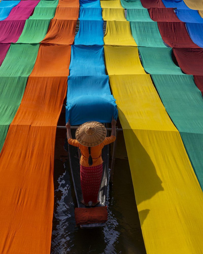 The Vibrant Colours at Lake Inle, Myanmar von Mahendra Bakle