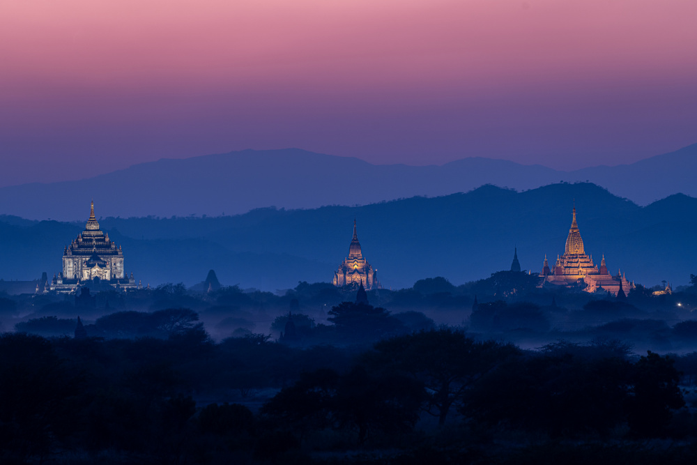 Heritage from The past, passed on to the future, Pagodas still Stand tall, amongst the nature.. von Mahendra Bakle