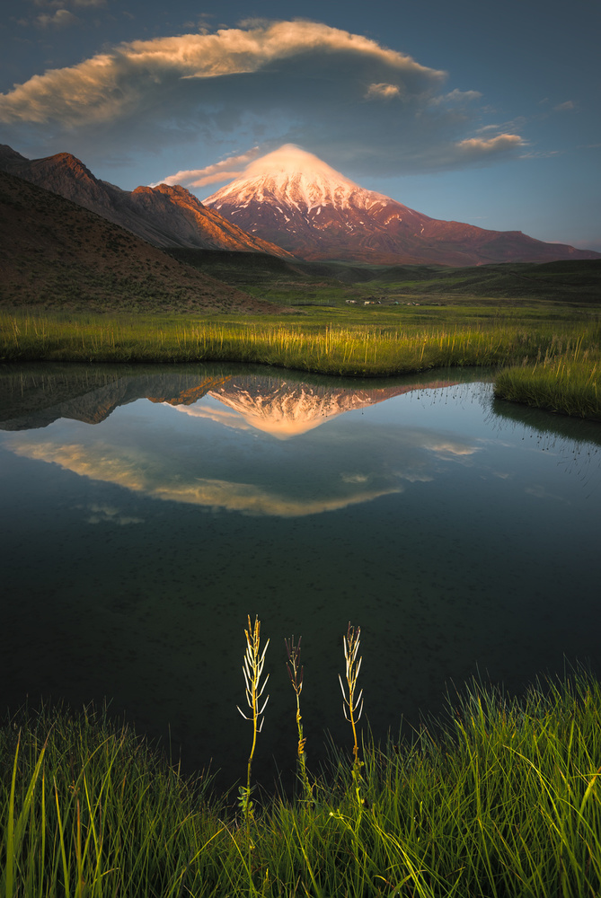 Gods Hand on Mount Damavand von Majid Behzad