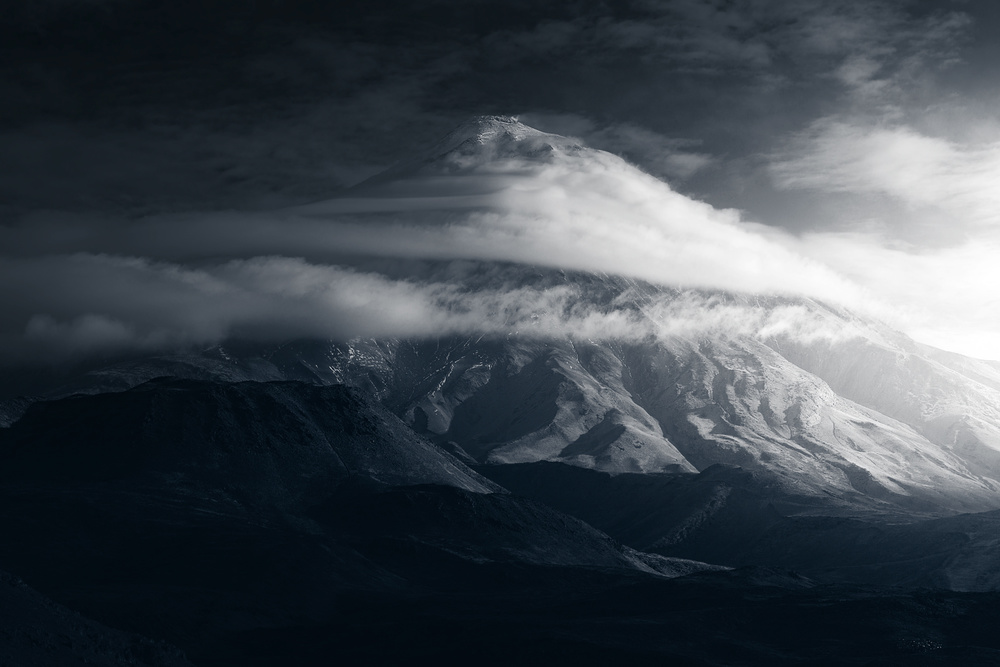 Mount Damavand at Dawn von Majid Behzad