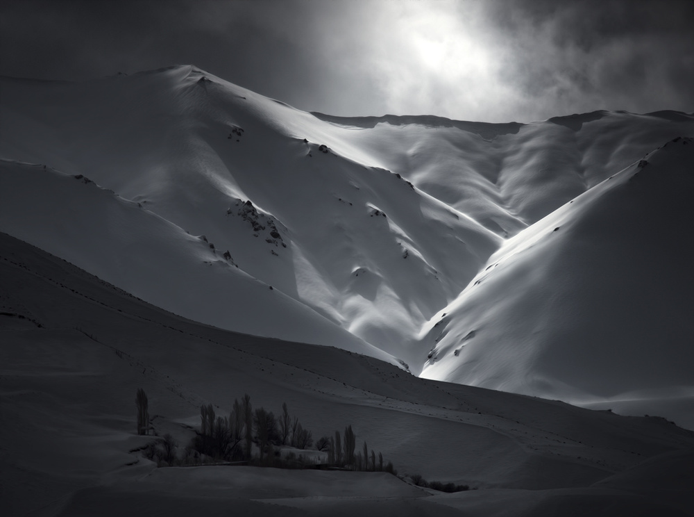 Snow Mountains and village von Majid Behzad