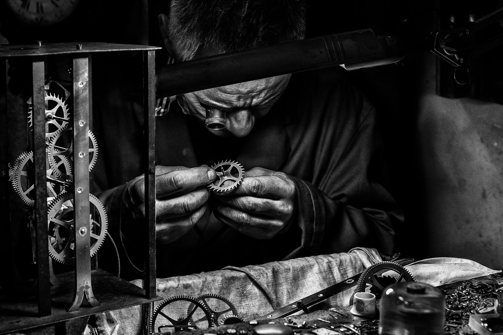 Lhorloger (Watchmaker) von Manu Allicot