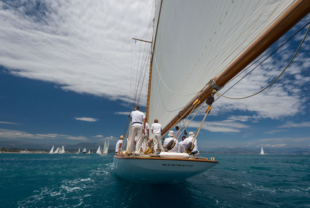 Close following von Marc Pelissier