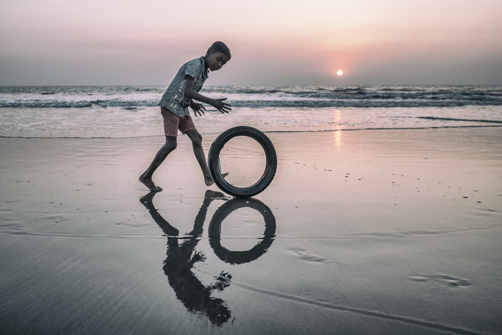 Little Mustaffa plays with infinity von Marcel Rebro