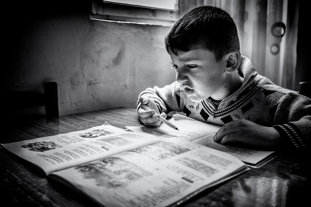 Distance learning, Semyonovka, Armenia von Marcel Rebro