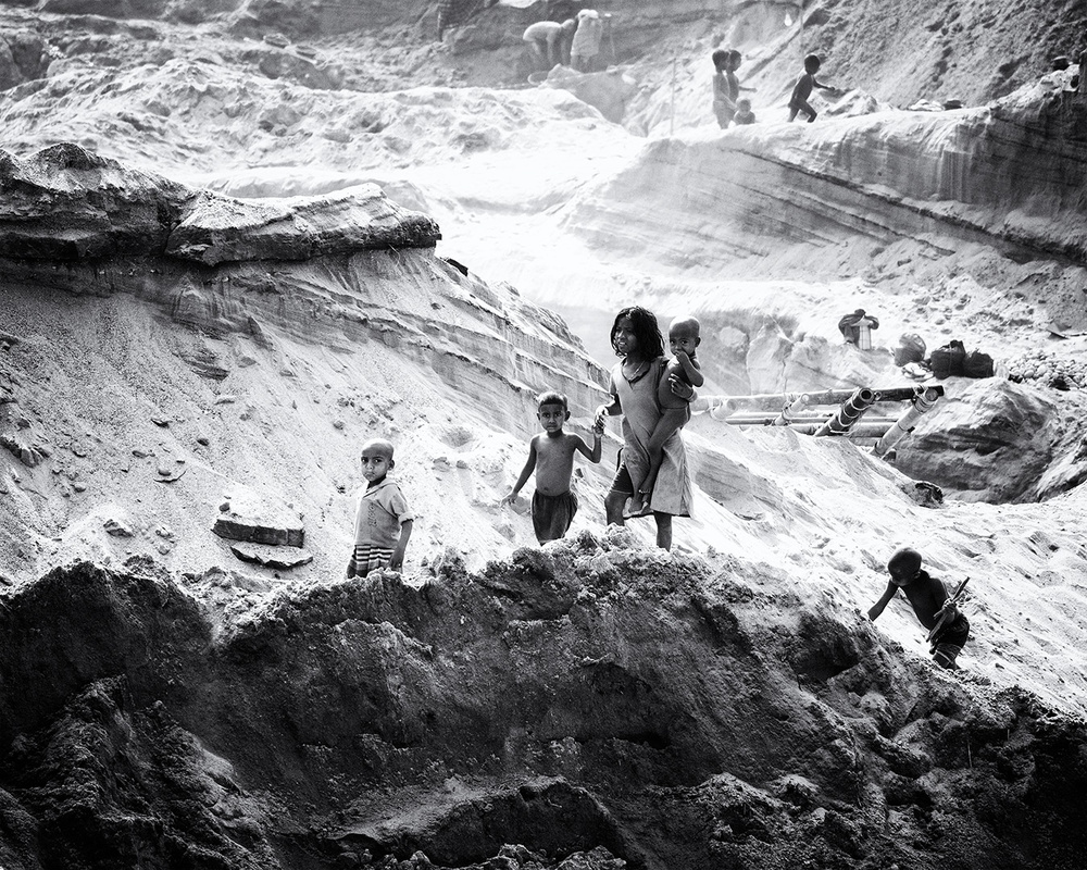 River quarry children von Marcel Rebro