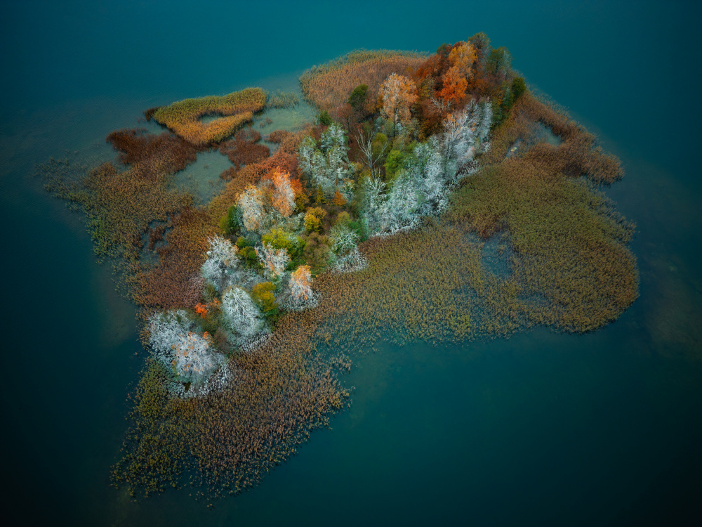 The island von Marcin Pietraszko