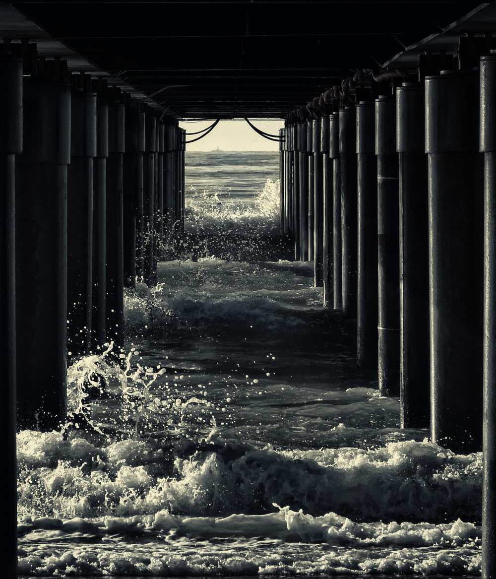 Under the pier von Marco Bianchetti