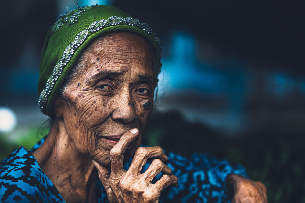 old woman of Madagascar von Marco Tagliarino