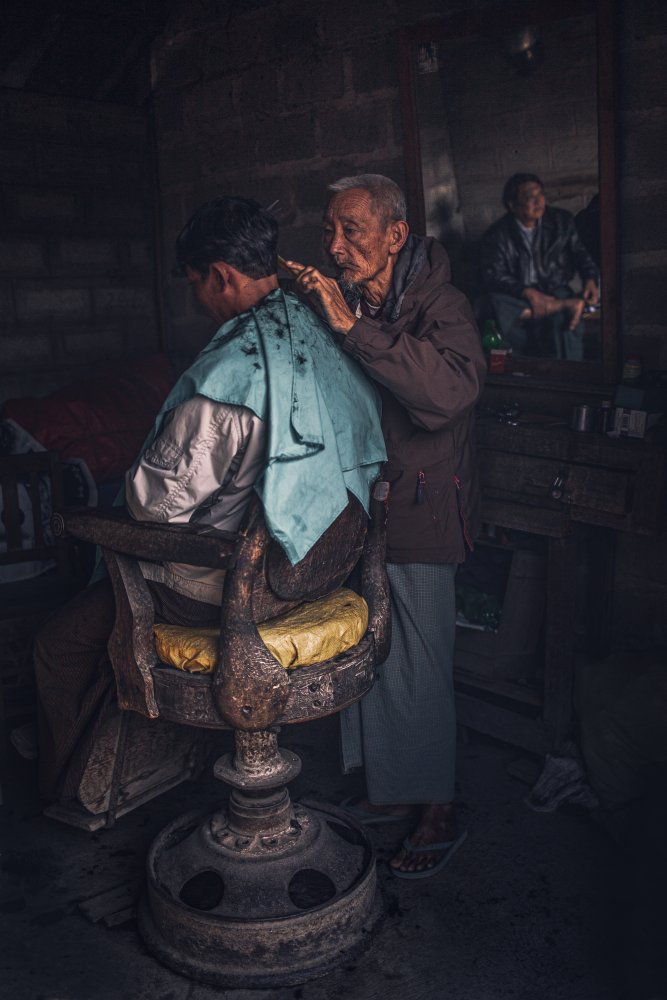 The barber shop of Inle lake von Marco Tagliarino