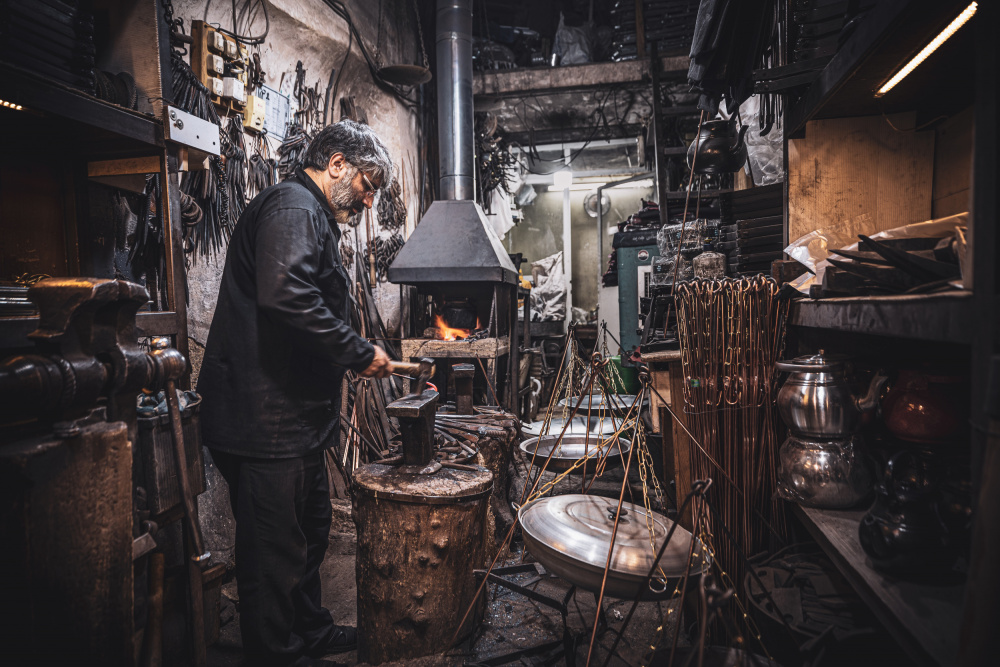 The blacksmith shop of Isfahan von Marco Tagliarino