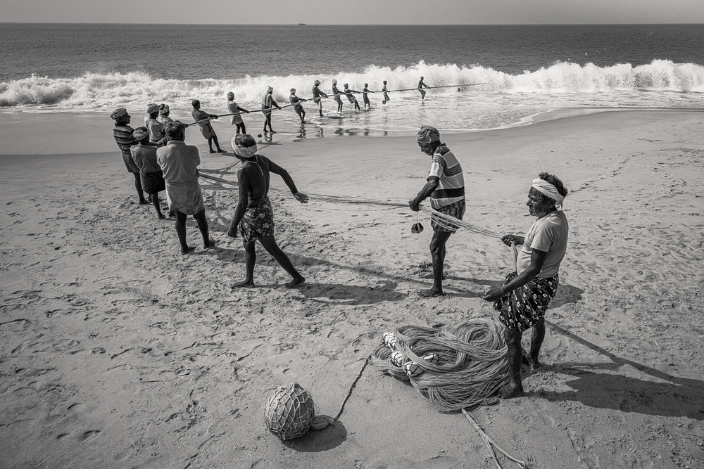 Fishermen in line von Marco Tagliarino