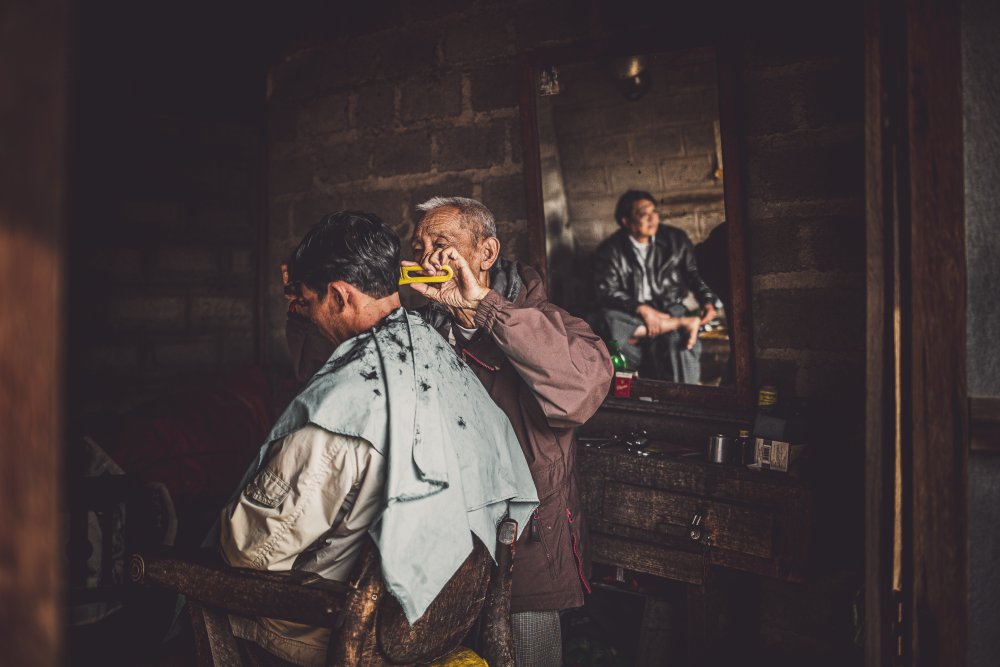 barber of Inle lake von Marco Tagliarino