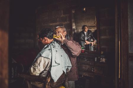 barber of Inle lake