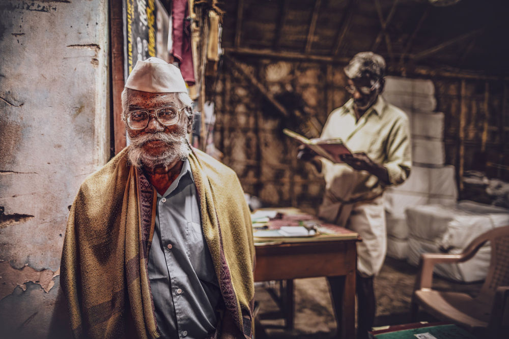 Indian bazar at night von Marco Tagliarino