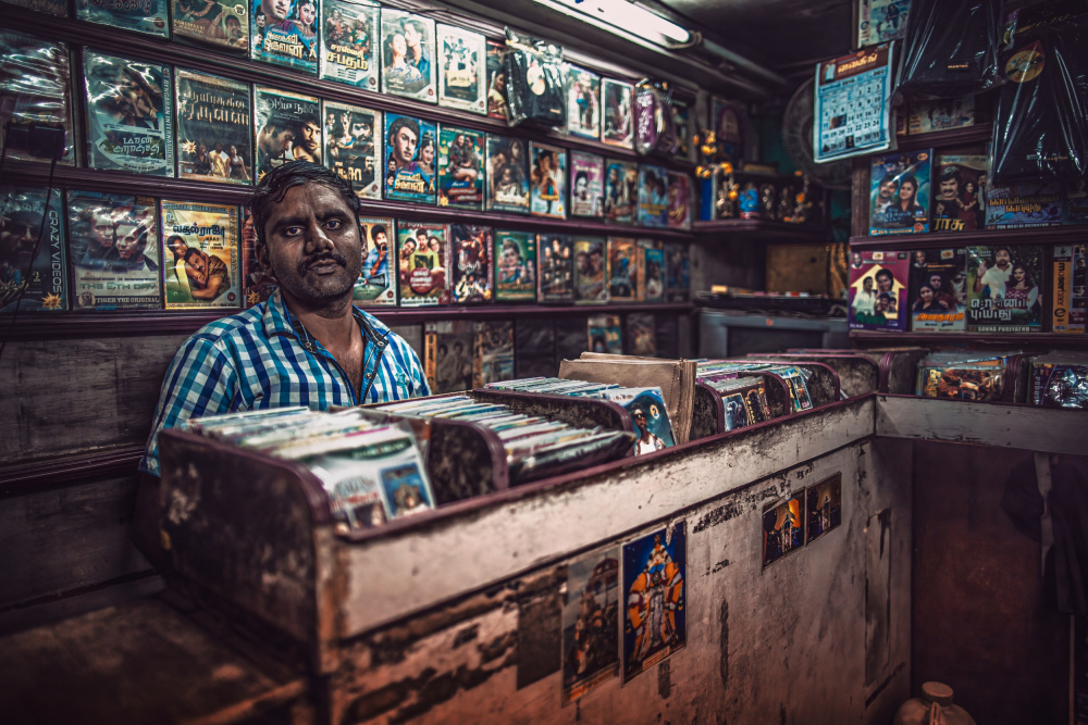 Indian bazar at night von Marco Tagliarino