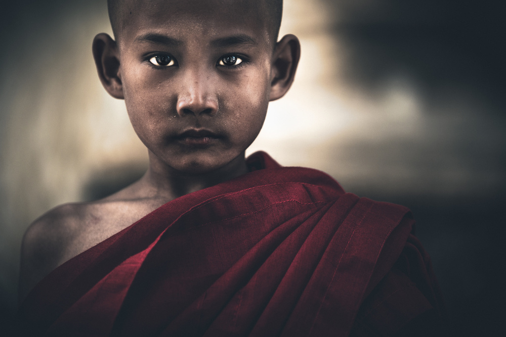 Young eyes from Myanmar von Marco Tagliarino