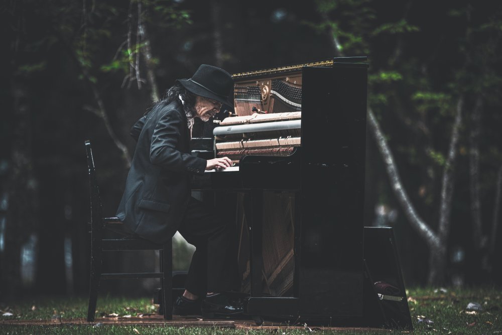 Playing piano in the forest von Marco Tagliarino