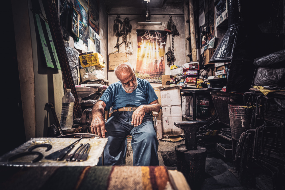 Resting blacksmith of Isfahan von Marco Tagliarino