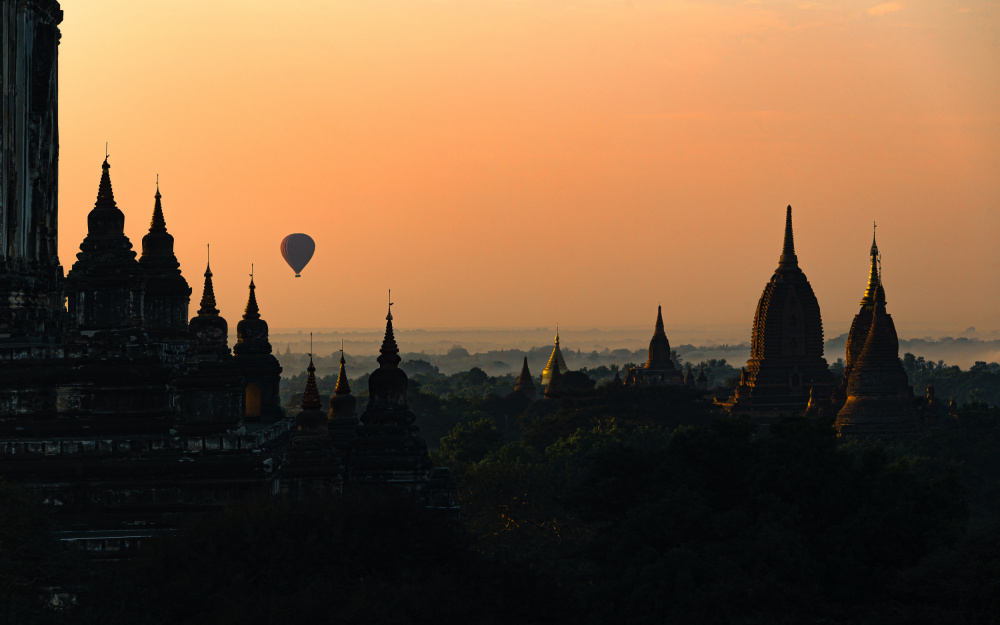 Sunrise in Bagan von Marco Tagliarino