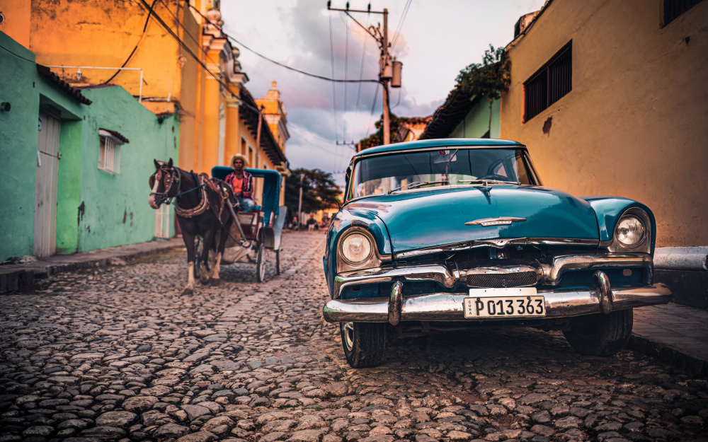 Sunset streets of Trinidad von Marco Tagliarino