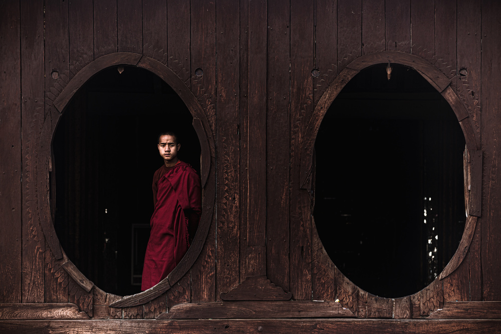 Two windows and the monk von Marco Tagliarino